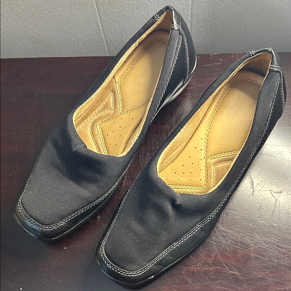 Naturalizer Black Square-Toe Shoes Soft Edges size 6